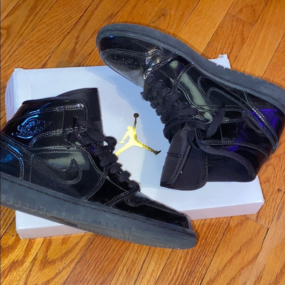 Air Jordan 1 Mid 
“Black Patent Leather”